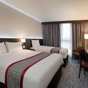 Ramada By Wyndham Leeds East Отель